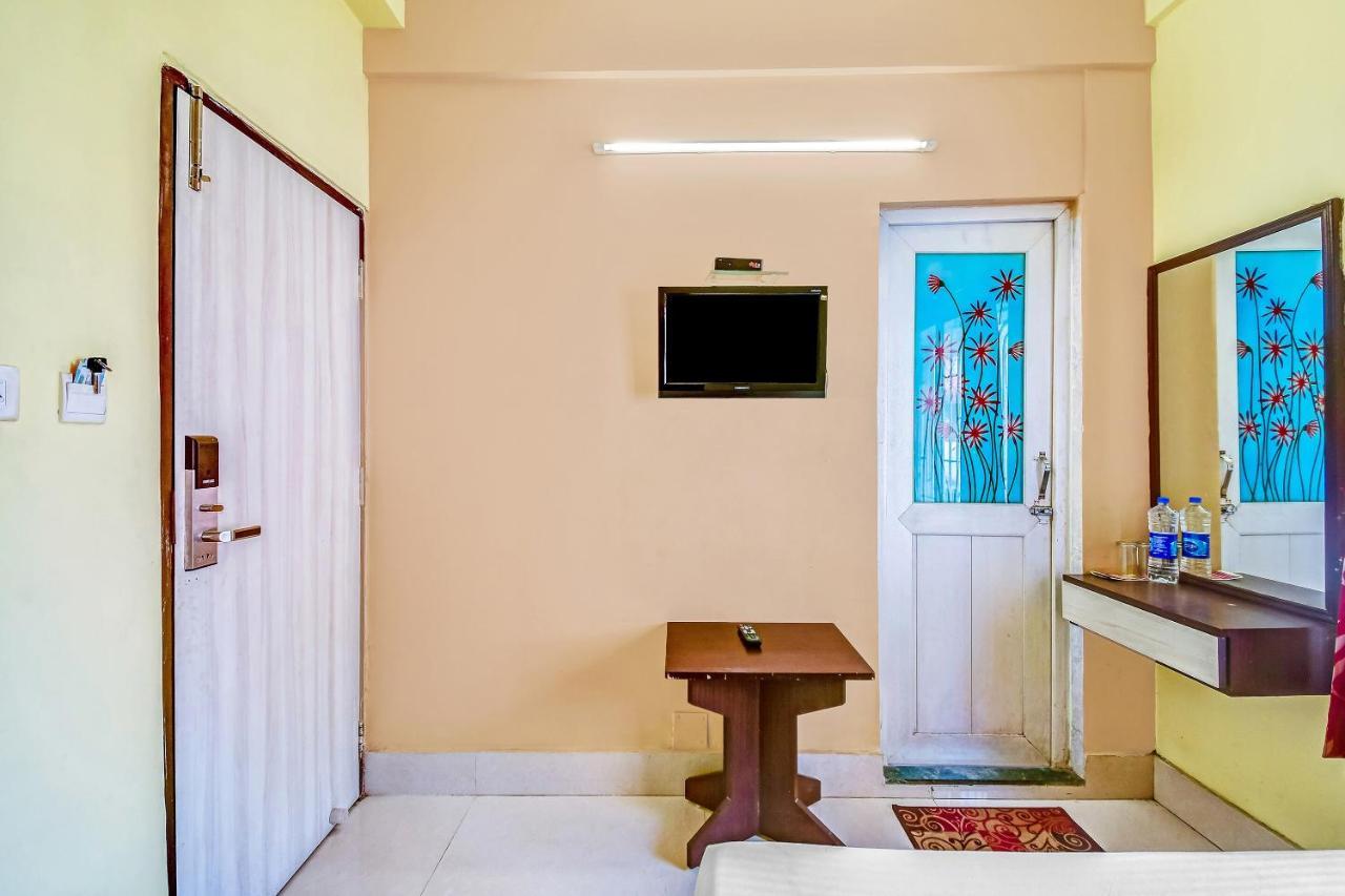 Capital O Kabita Guest House Near Acropolis Mall Колката Екстериор снимка