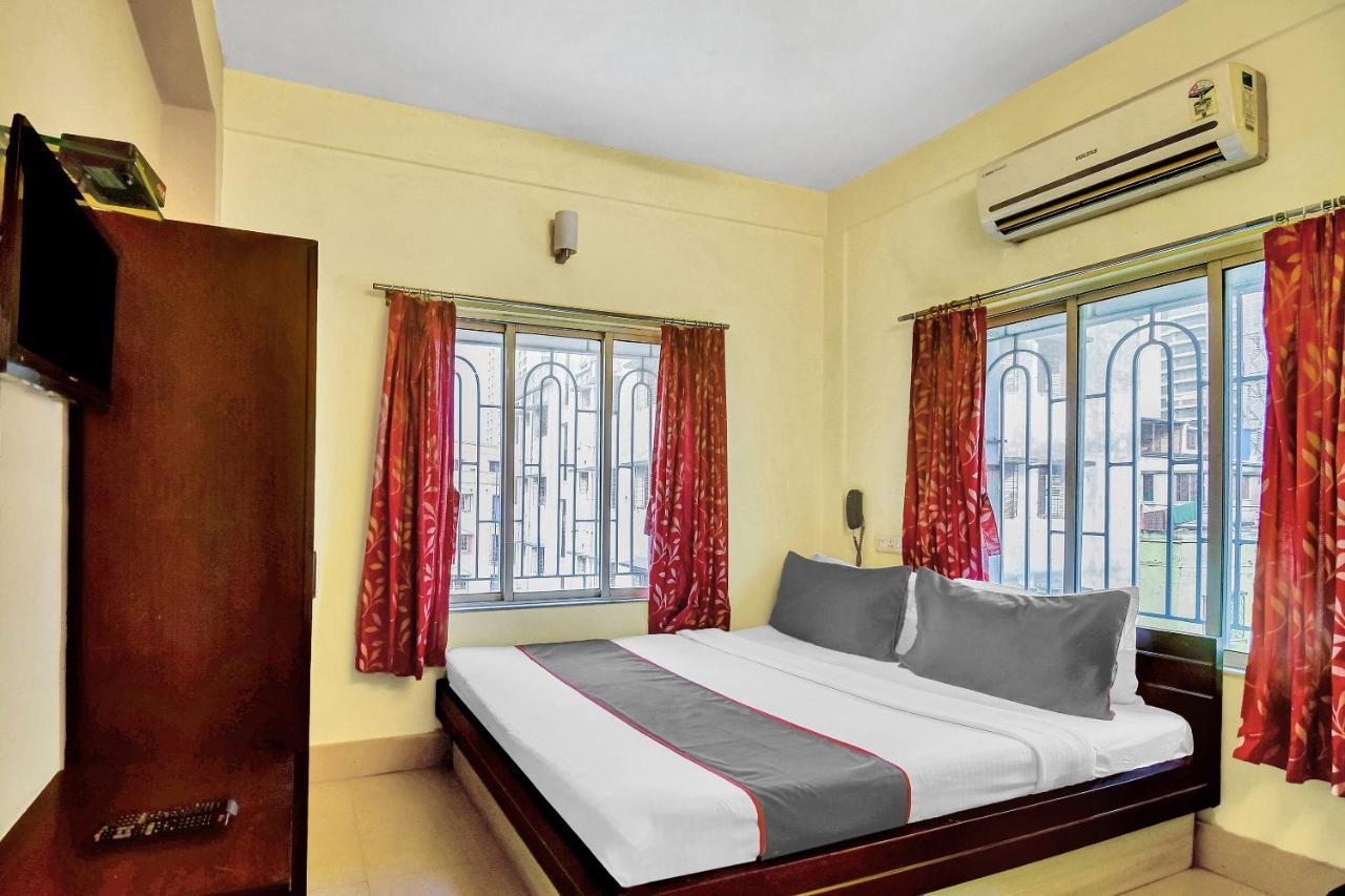 Capital O Kabita Guest House Near Acropolis Mall Колката Екстериор снимка