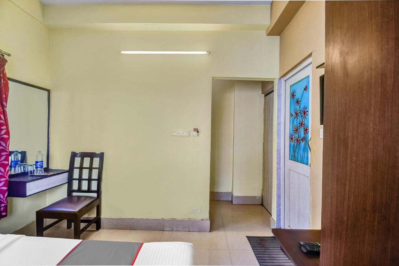 Capital O Kabita Guest House Near Acropolis Mall Колката Екстериор снимка