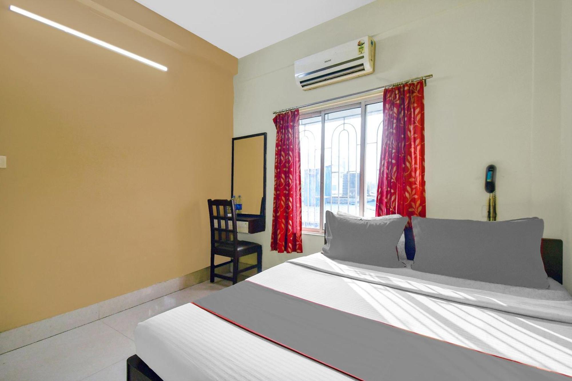 Capital O Kabita Guest House Near Acropolis Mall Колката Екстериор снимка