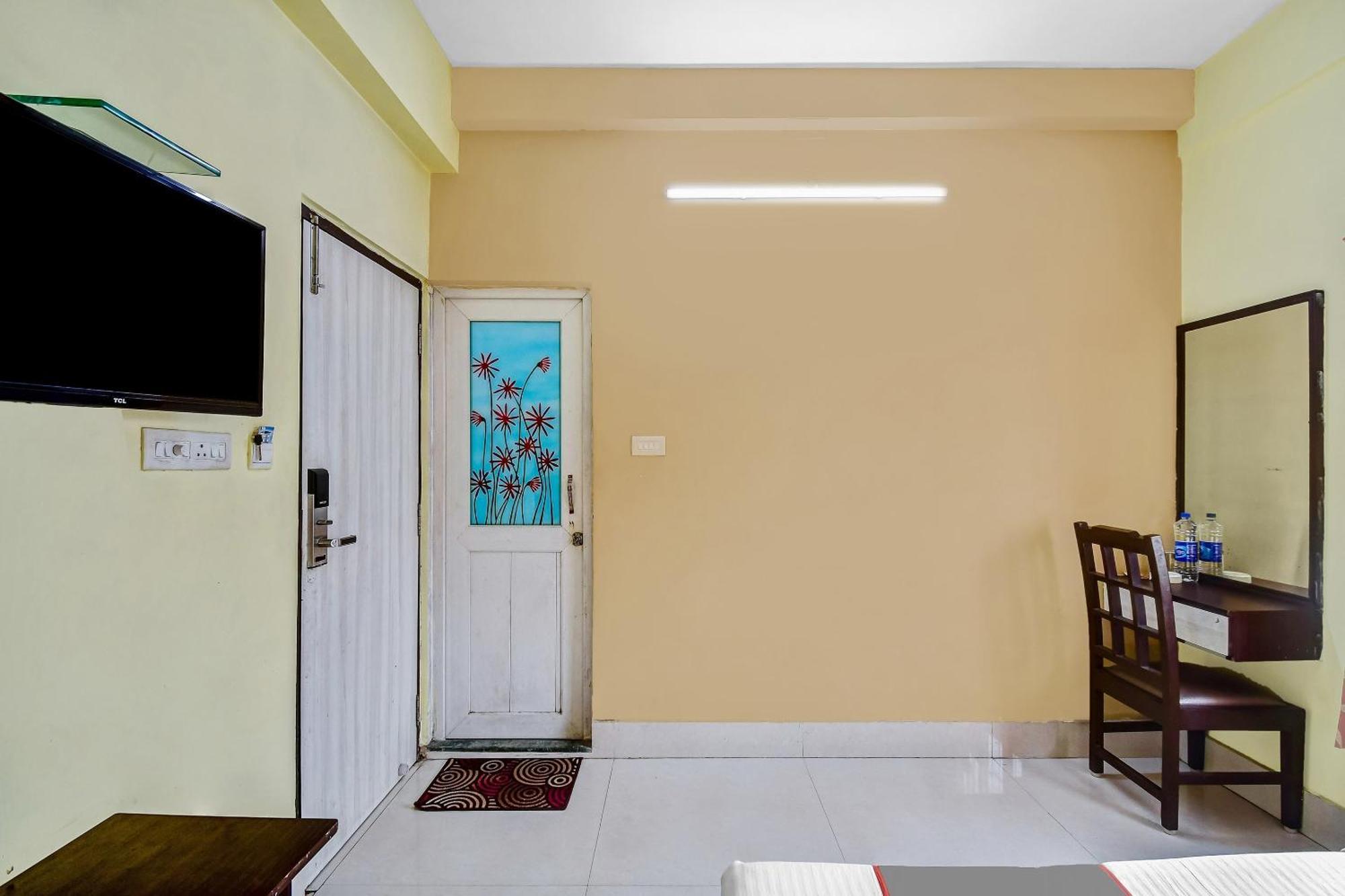 Capital O Kabita Guest House Near Acropolis Mall Колката Екстериор снимка