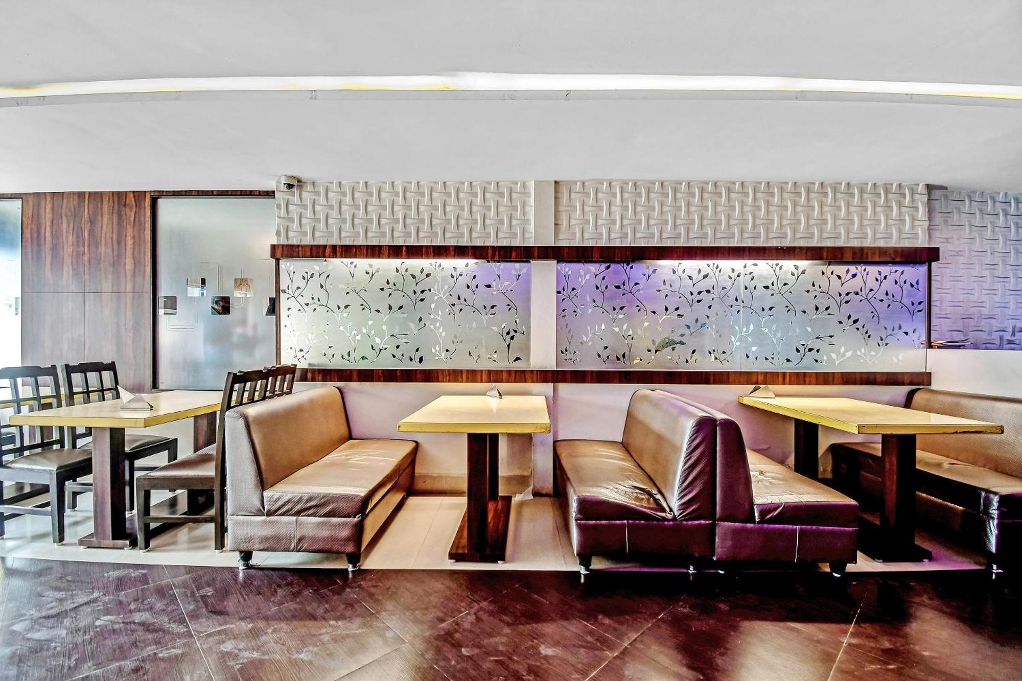 Capital O Kabita Guest House Near Acropolis Mall Колката Екстериор снимка