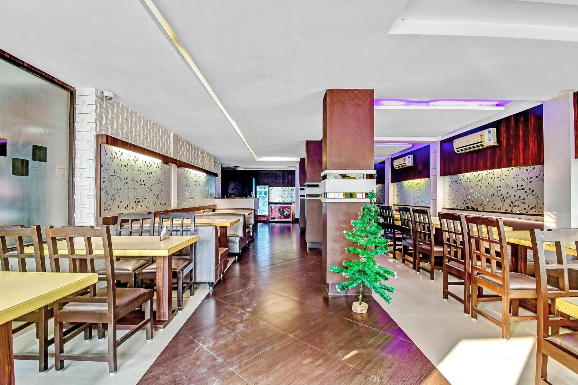 Capital O Kabita Guest House Near Acropolis Mall Колката Екстериор снимка