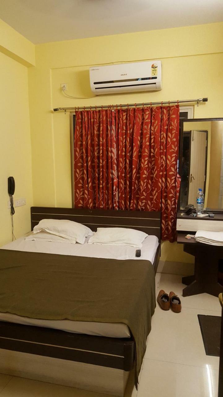 Capital O Kabita Guest House Near Acropolis Mall Колката Екстериор снимка