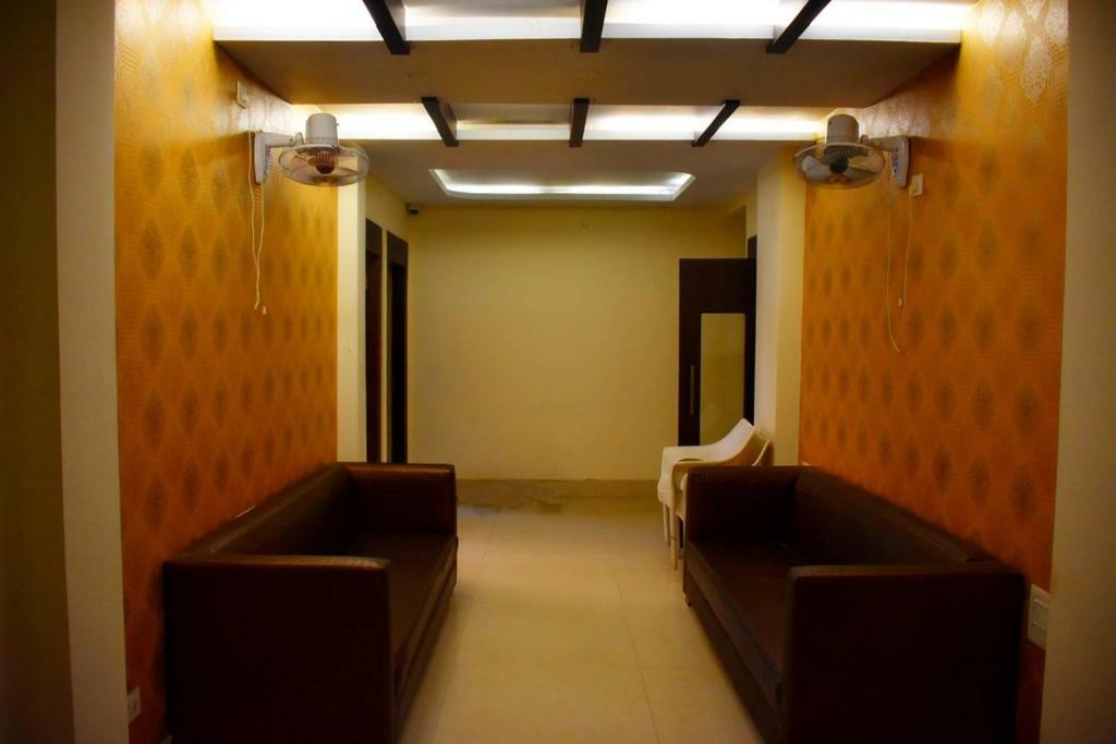 Capital O Kabita Guest House Near Acropolis Mall Колката Екстериор снимка