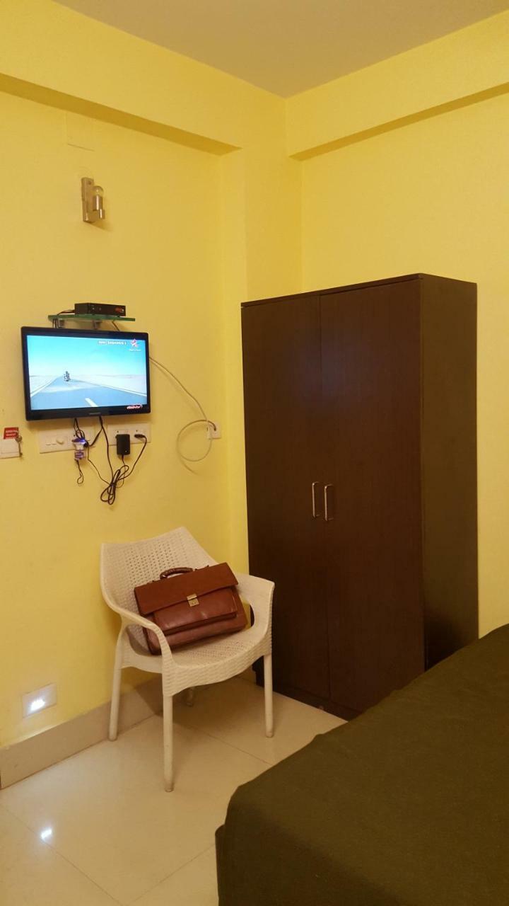 Capital O Kabita Guest House Near Acropolis Mall Колката Екстериор снимка