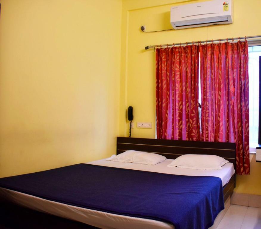 Capital O Kabita Guest House Near Acropolis Mall Колката Екстериор снимка