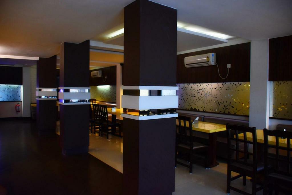 Capital O Kabita Guest House Near Acropolis Mall Колката Екстериор снимка